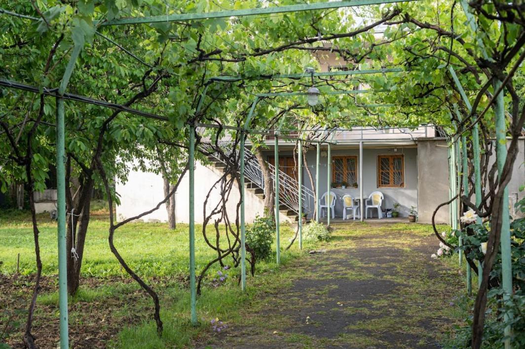 Gvirilas Sakhli Guest House Khashuri Exteriér fotografie